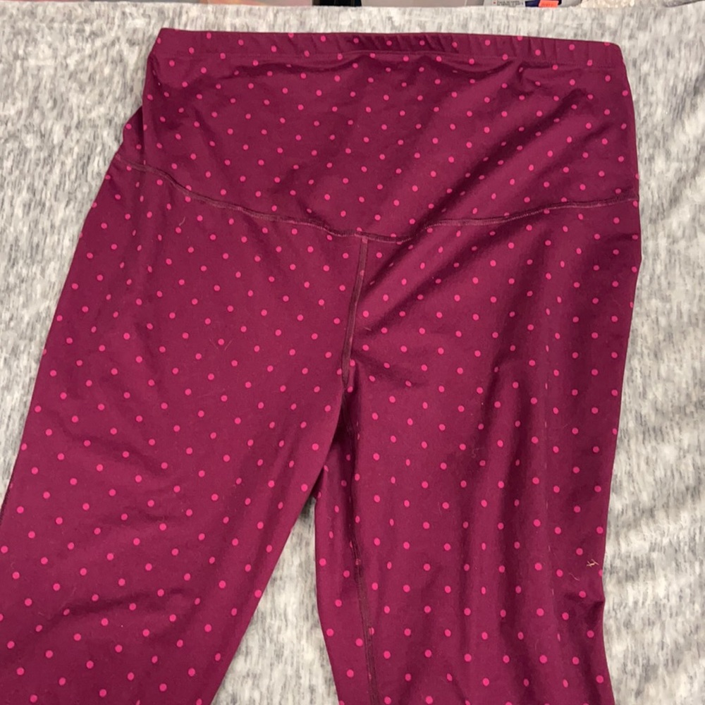 Old Navy cropped maternity yoga pants, cropped. Size XL